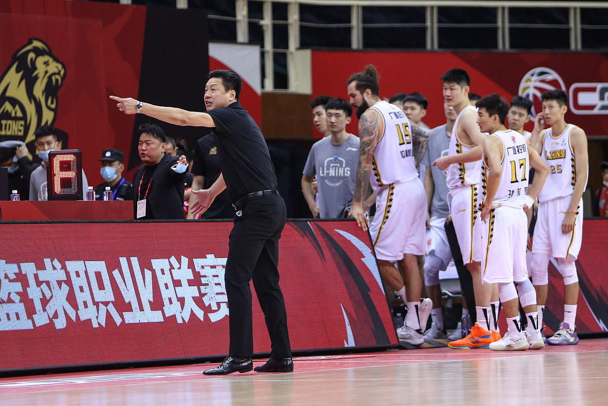九游体育官网-关键时刻广东宏远调整名单以备CBA季后赛，遗憾出局环节打磨，目标明确，细节决定成败(广东宏远比赛直播回放)